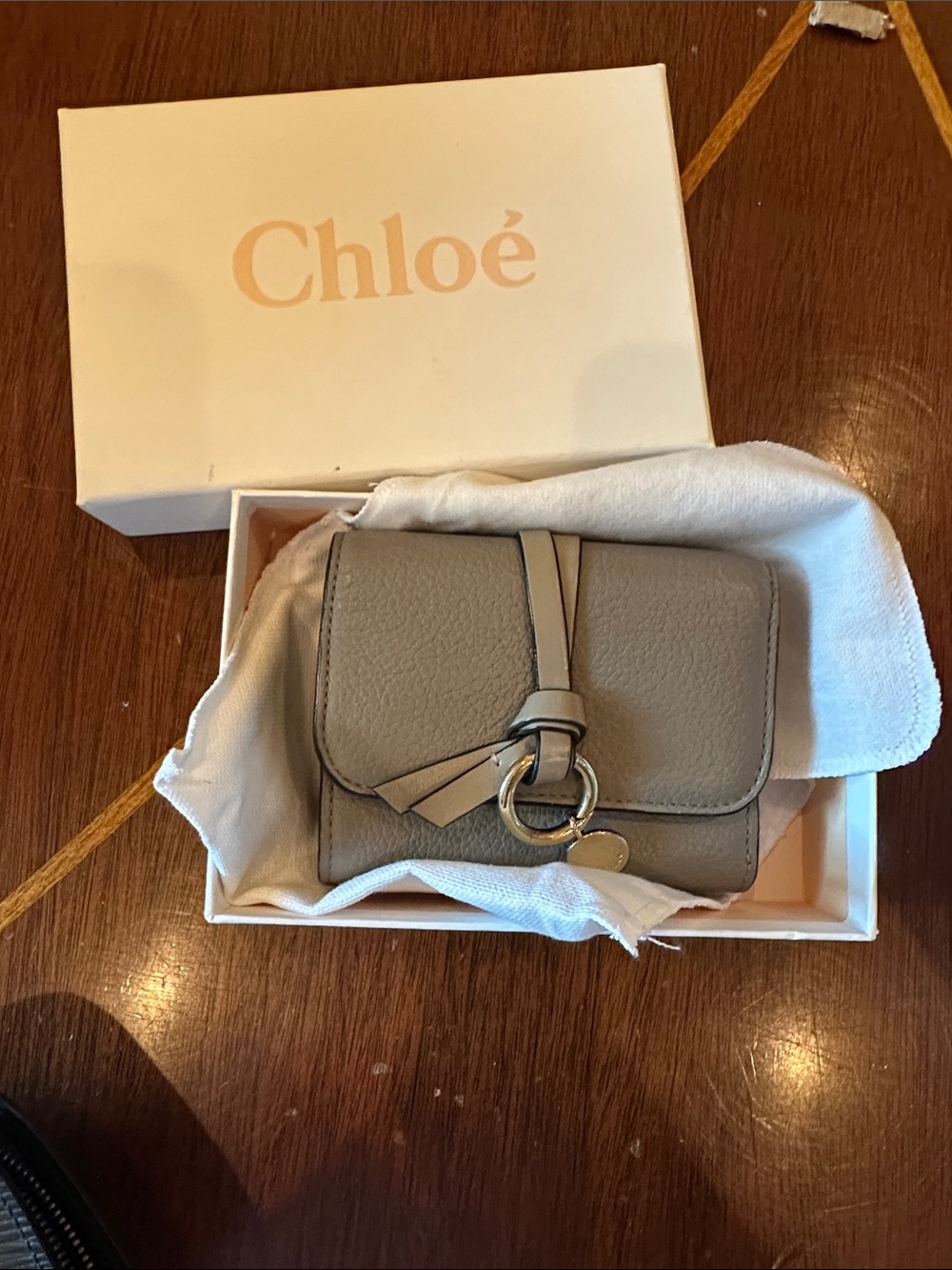 Excellent condition Chloe Leather Wallet with Ring Detail - Full set